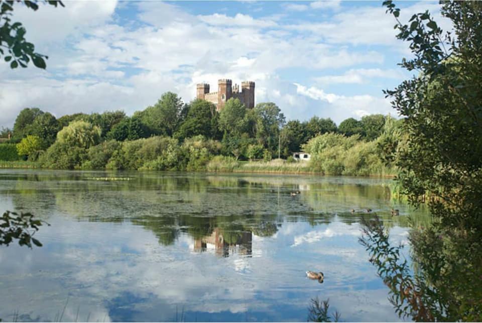 Celebration Tattershall With Private Hot Tub Hotel Exterior photo